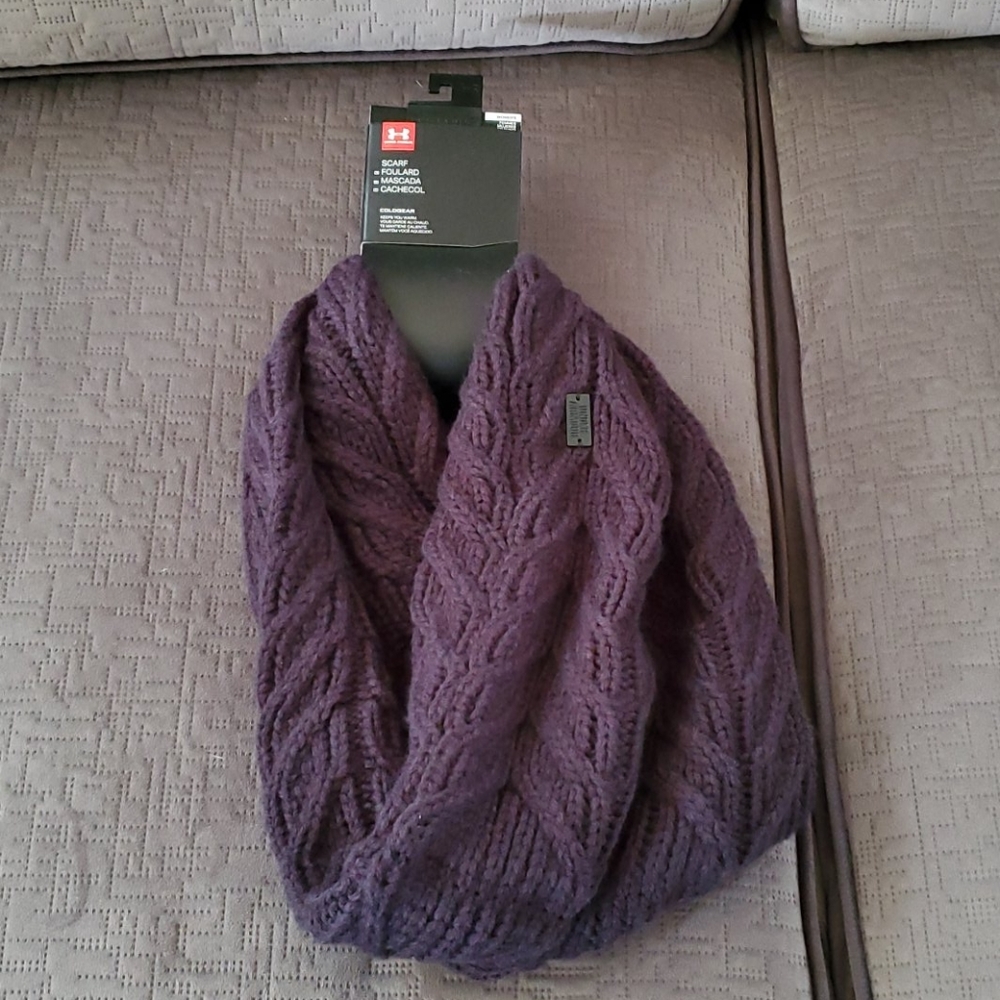 Women's under Armour scarf